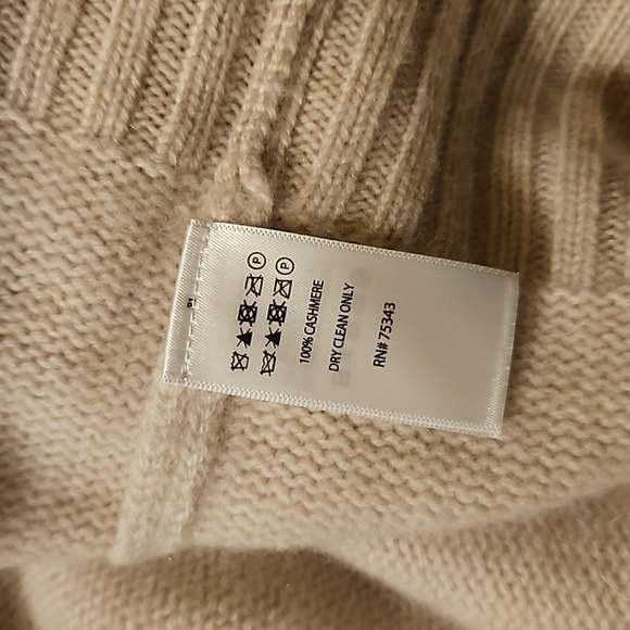 NWT Halston Women's 100% 2 Ply Cashmere Sweater Beige Tan Oversized Medium/Small - Picture 5 of 7